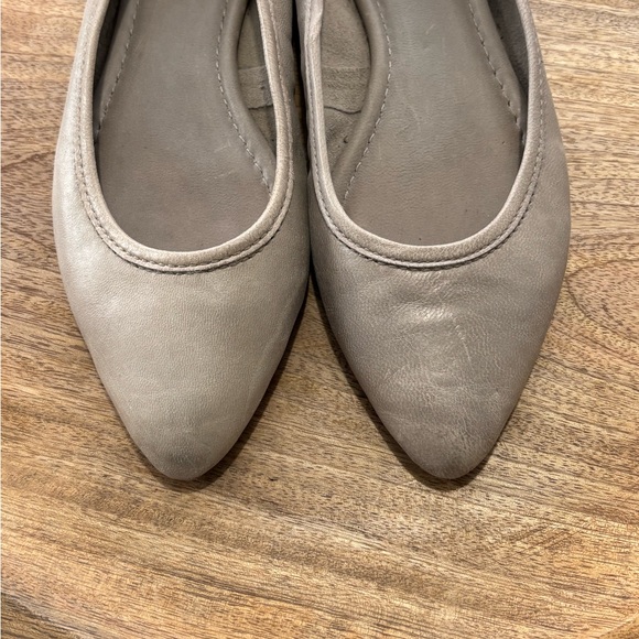 Frye Ash Gray Leather Loafers 8 - Picture 4 of 13